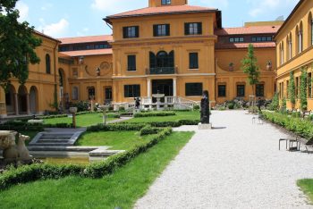 Villa mit Hofgarten